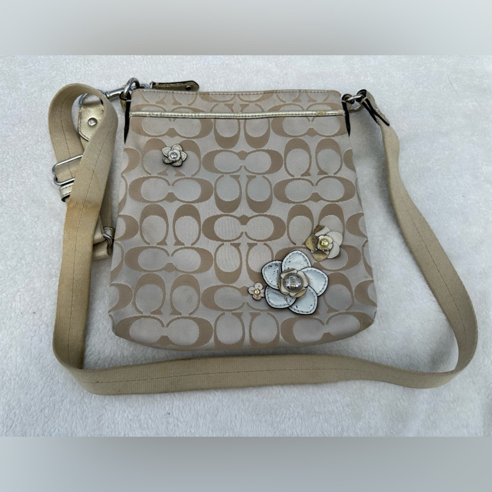 Coach Swingpack Daisy Crossbody Bag- Flower & Signature C Logo Canvas